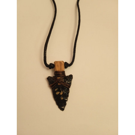 Penjoll  punta de fletxa de obsidiana de Sardenya fixat a fusta d'olivera